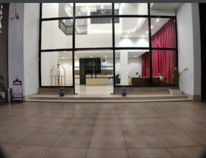 Derby Greens Hotel Bhopal Exterior foto